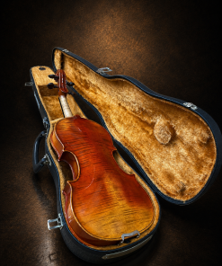 Mặt lưng violin J.H. Müller Nr.70 size 4/4 nằm trong hộp mở