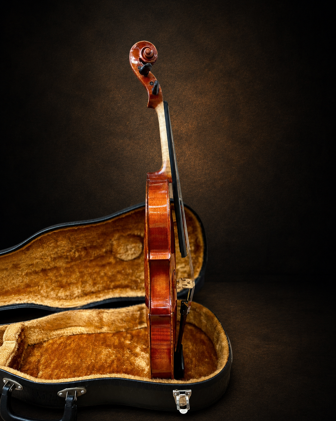 Góc nghiêng hông violin J.H. Müller Nr.70 size 4/4, mặt đàn hướng sang phải