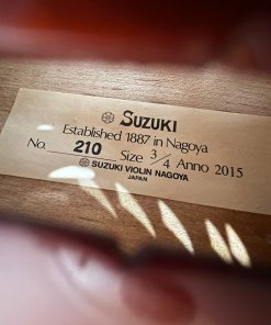 Nhãn trong violin Suzuki ghi No.210, size 3/4 và Anno 2015