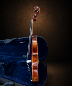 Góc nghiêng hông violin Bella Armonia Modell CONTROLATTIA size 4/4, mặt đàn hướng sang trái