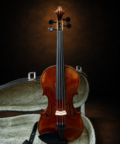 Toàn bộ mặt trước violin Bella Armonia size 3/4 đặt đứng