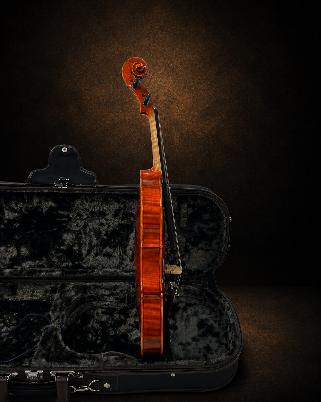 Góc nghiêng hông đối diện của violin Suzuki No.500 size 4/4