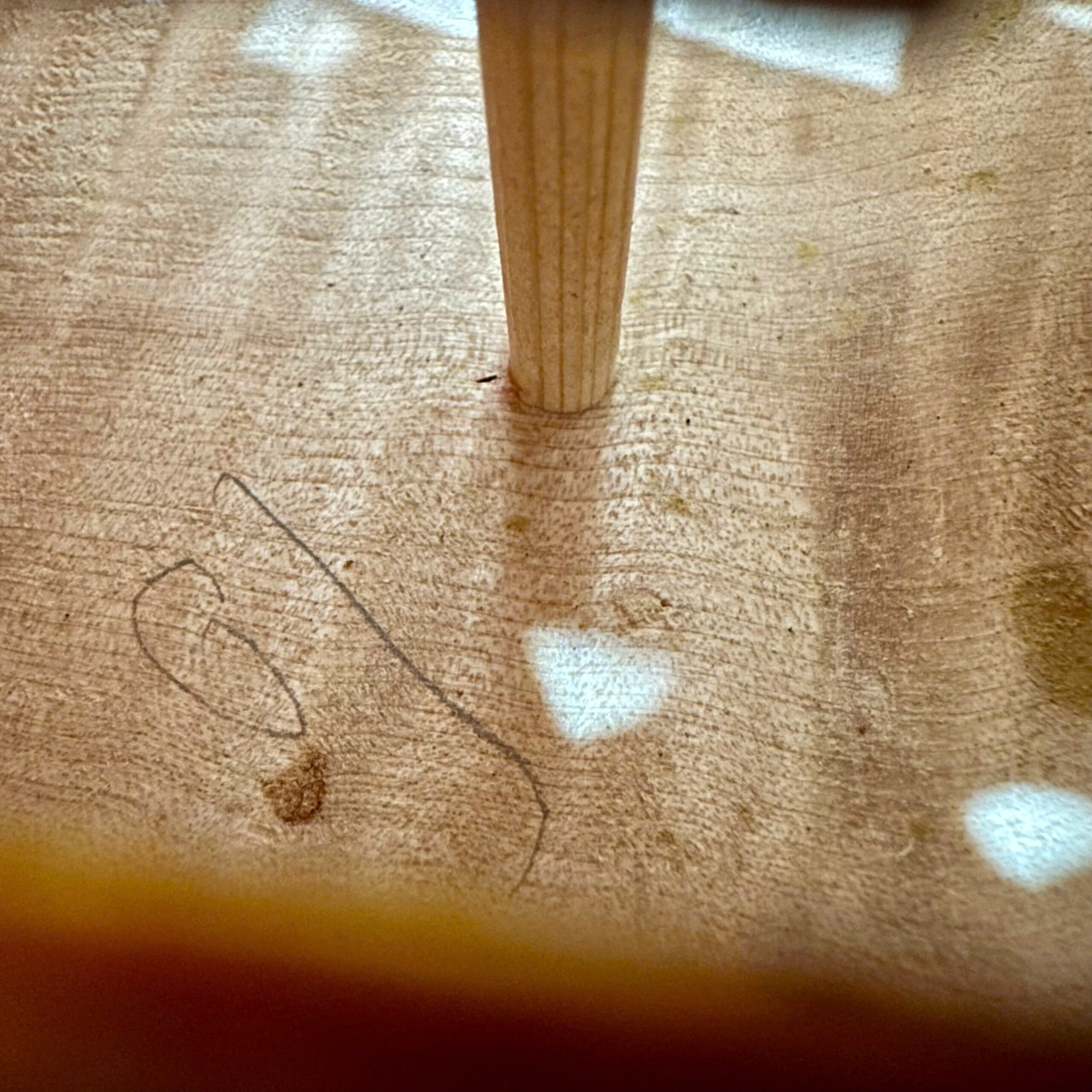 Trụ âm và nét viết bên trong thân violin Luthès Andante Paris