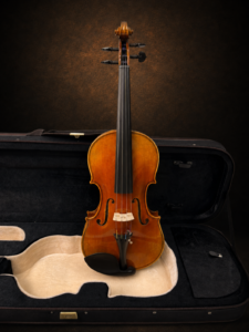Violin Adam Schmidt sản xuất 2019 size 4/4 mặt trước trên nền dark luxury
