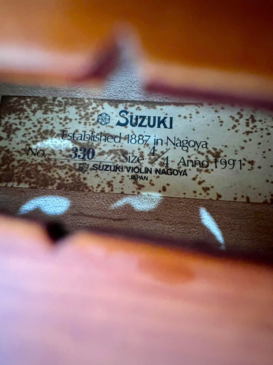 Nhãn trong violin Suzuki ghi No.330, size 4/4 và Anno 1991