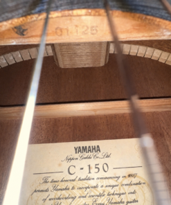 Guitar Yamaha C150 – mã đóng trên khối cần và nhãn trong thùng